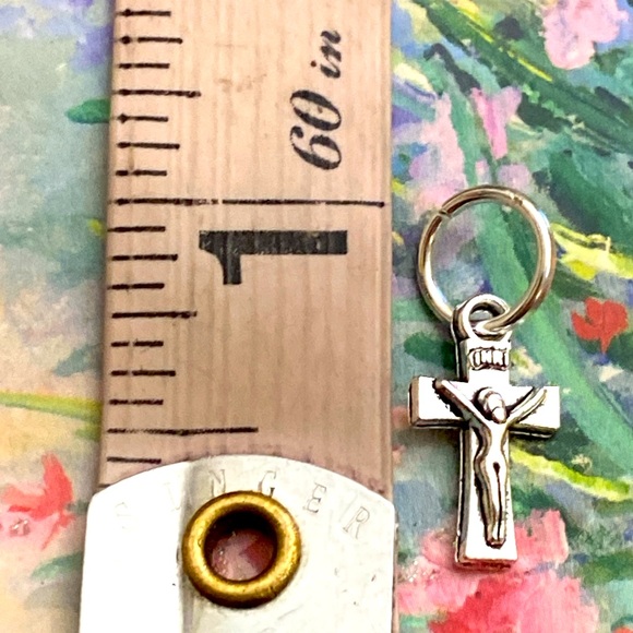 5/$10❤️❤️❤️NEW TIBETAN SILVER CRUCIFIX CHARM PENDANT - Picture 2 of 2